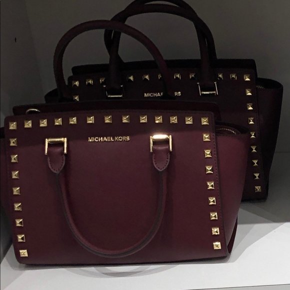 Authentic Michael Kors studded medium Selma handba - Picture 2 of 8